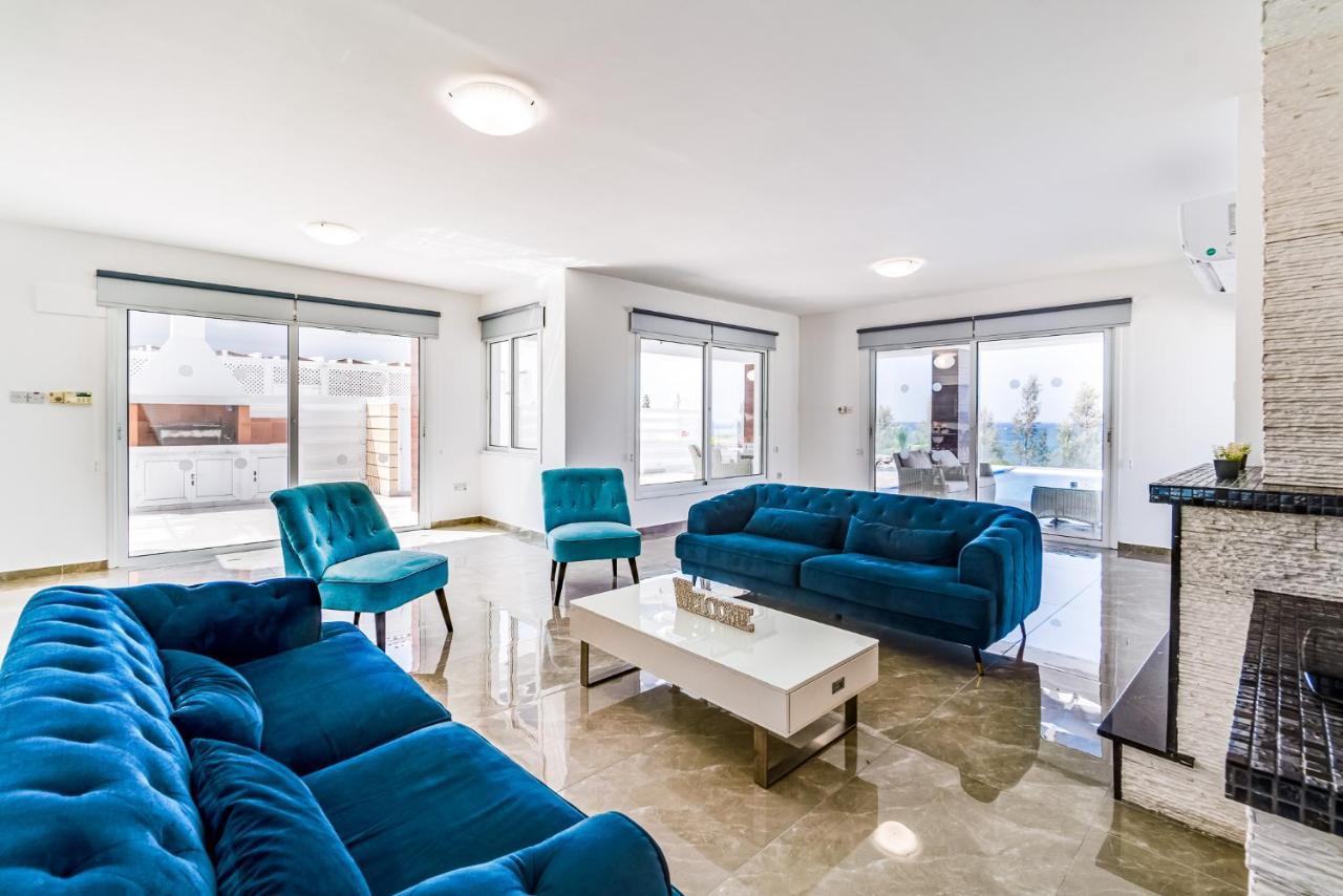 Beach Front Aqua Marina By Ezoria Villas Paralimni Exterior foto